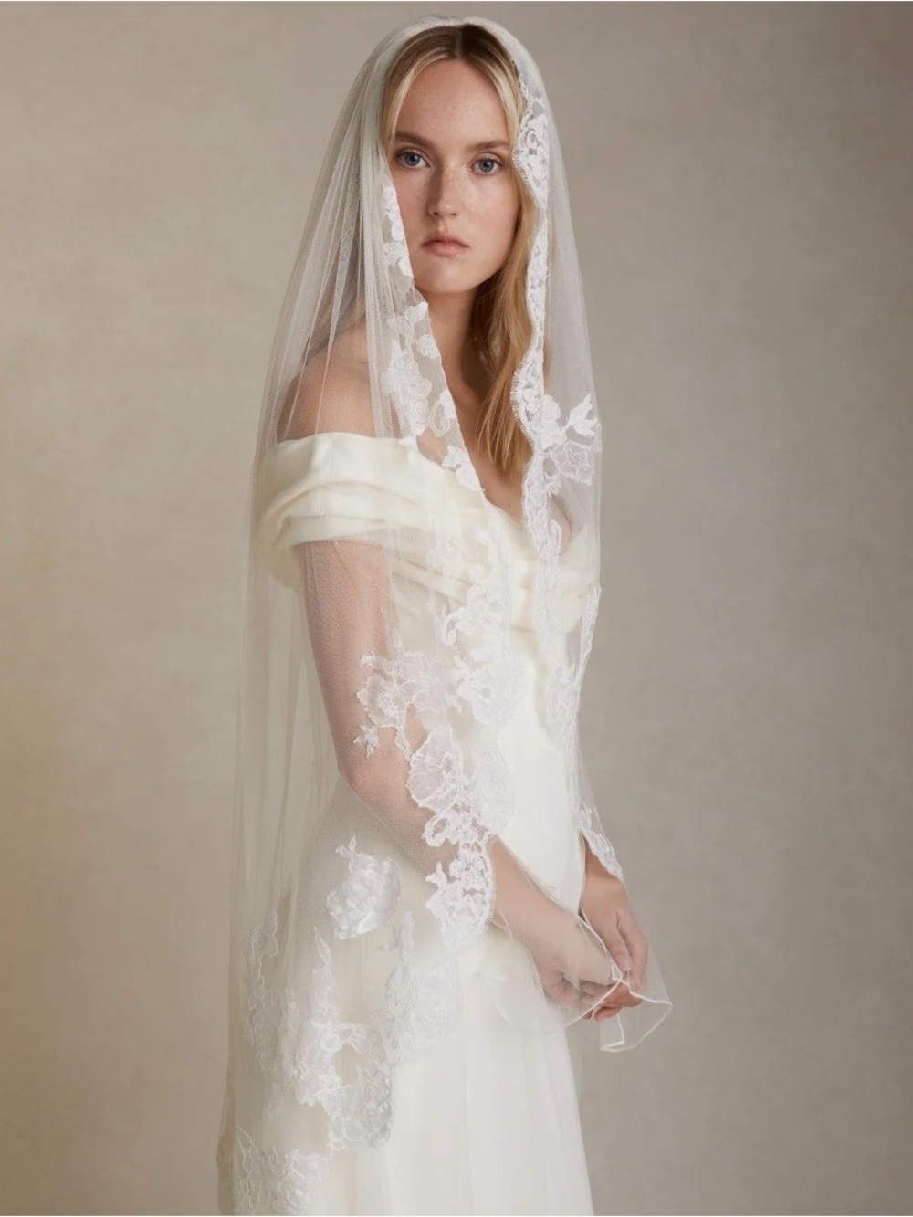 Danielle Frankel Corded Lace Border Veil - Fingertip
PEARL